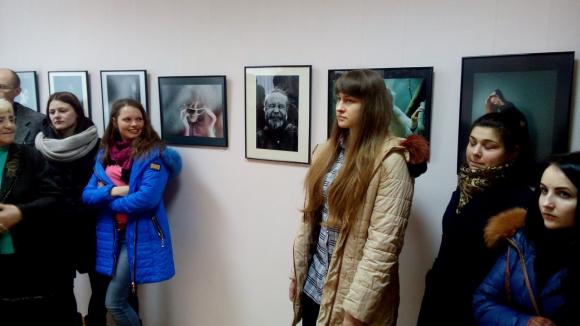 У Технічному університеті показують "депресивні" портрети на сайті 20minut.ua У Технічному університеті показують "депресивні" портрети, фото №1 на сайті 20minut.ua