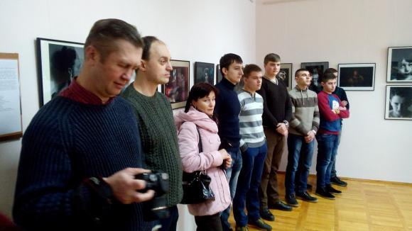 У Технічному університеті показують "депресивні" портрети на сайті 20minut.ua У Технічному університеті показують "депресивні" портрети, фото №2 на сайті 20minut.ua