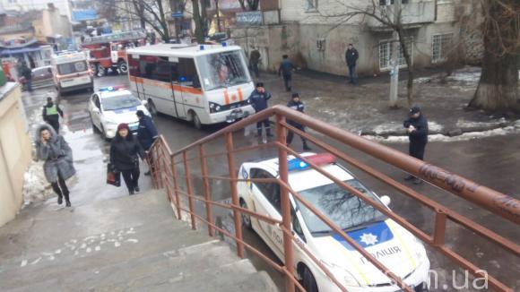 У центрі Хмельницького жінка намагалася вчинити самогубство, фото №1 на сайті vsim.ua