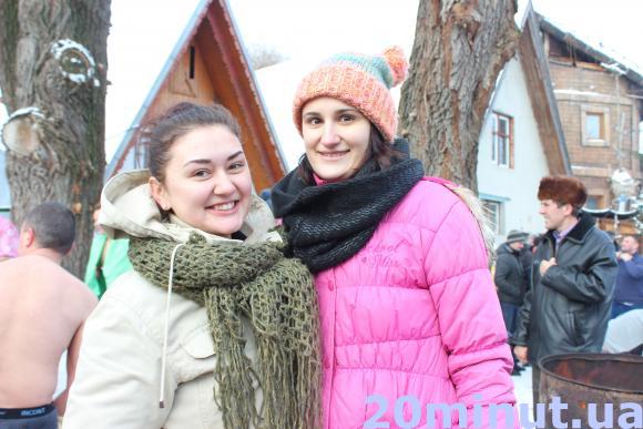 В "Топільче" тернополяни купаються в освяченій воді, фото №1 на сайті 20minut.ua