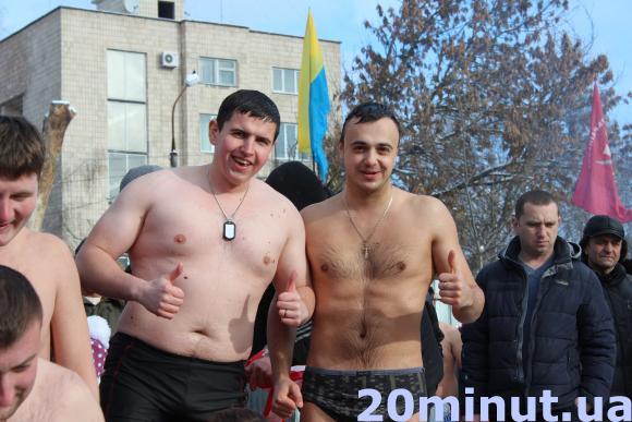 В "Топільче" тернополяни купаються в освяченій воді, фото №2 на сайті 20minut.ua