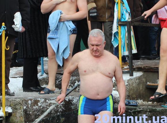 В "Топільче" тернополяни купаються в освяченій воді, фото №3 на сайті 20minut.ua