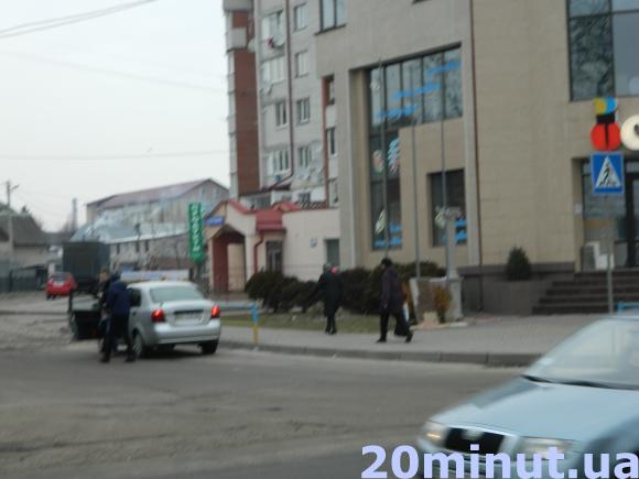 Фото дня: Через ДТП на Збаразькій затор, фото №2 на сайті 20minut.ua