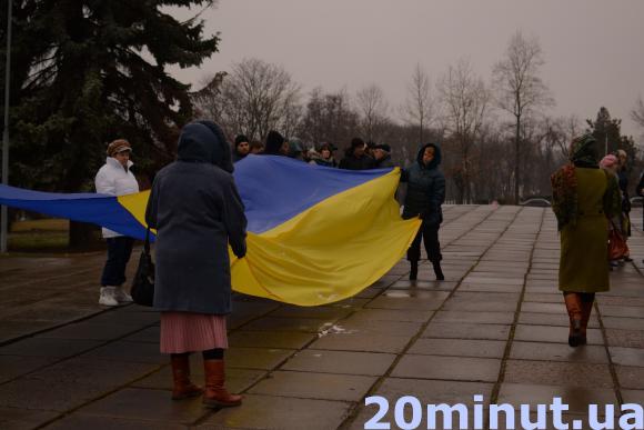 «Герої не вмирають!» У Кам’янці відбувся мітинг-реквієм вшанування пам’яті Небесної Сотні, фото №2 на сайті 20minut.ua