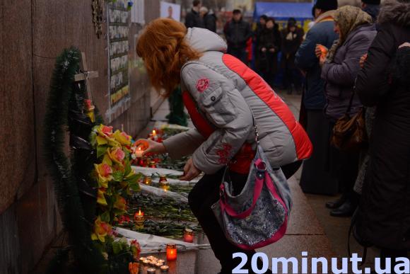 «Герої не вмирають!» У Кам’янці відбувся мітинг-реквієм вшанування пам’яті Небесної Сотні, фото №5 на сайті 20minut.ua
