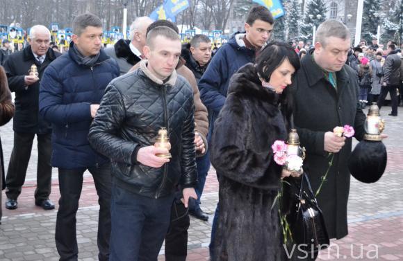 Хмельничани пройшли маршем в пам’ять про Героїв Небесної Сотні, фото №10 на сайті vsim.ua