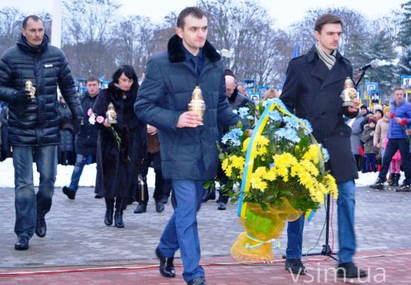 Хмельничани пройшли маршем в пам’ять про Героїв Небесної Сотні, фото №9 на сайті vsim.ua