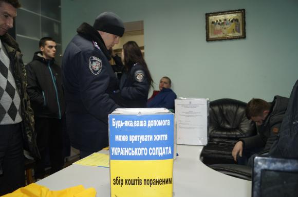 Хто взяв у волонтери школяра, на якого потім вчепила наручники самооборона, фото №2 на сайті 20minut.ua