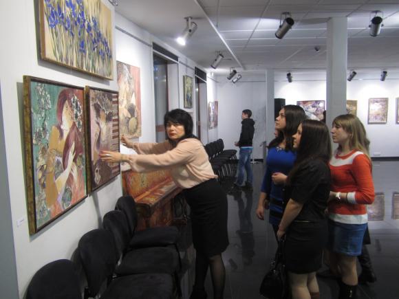 Львівська художниця привезла до Вінниці казкових жінок на шовку, фото №1 на сайті 20minut.ua