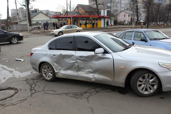 На Хмельницком шоссе не поделили дорогу Citroën и BMW, фото №2 на сайті 20minut.ua