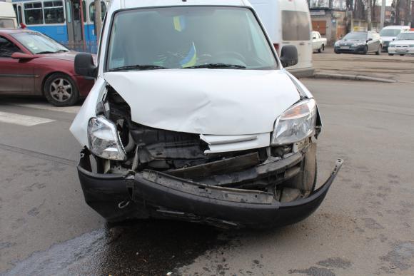 На Хмельницком шоссе не поделили дорогу Citroën и BMW, фото №4 на сайті 20minut.ua