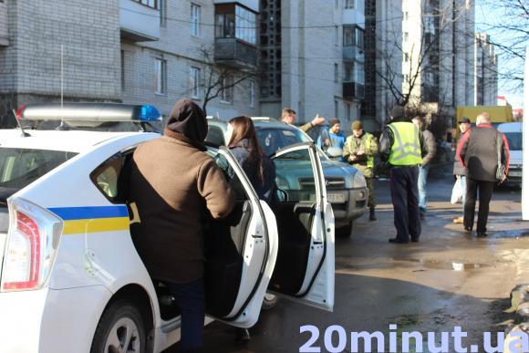 На "Східному" водій автомобіля Hyundai зачепив кіоск, фото №1 на сайті 20minut.ua