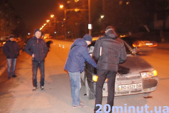 На Симоненка за кілька кроків від пішохідного збили жінку, фото №1 на сайті 20minut.ua