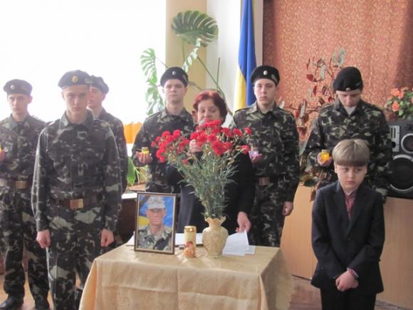 На Тернопільщині відкрили меморіальну дошку загиблому бійцю Руслану Чухасю, фото №1 на сайті 20minut.ua