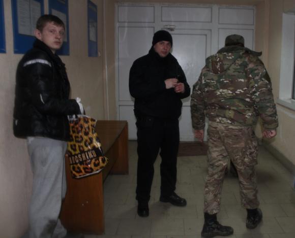 Нові поліцейські та “самооборонівці” зловили фейкового інваліда, фото №4 на сайті 20minut.ua