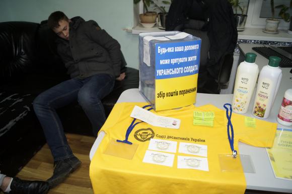 Самооборона зловила школяра, який «трусив» під мостом скриньку для пожертв, фото №1 на сайті 20minut.ua