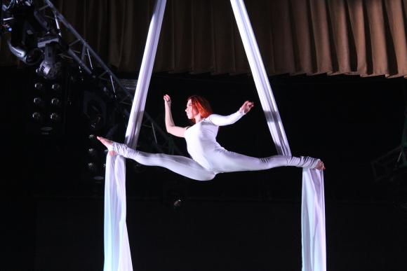 Що відбувалося  на арт-шоу ”Кохання врятує світ” 14 лютого, фото №17 на сайті 20minut.ua