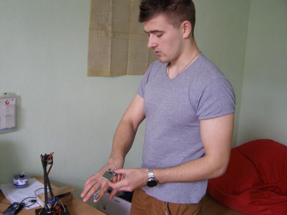 Студент з Вінниці створив робота, який може подати хворому ліки, вимірювати тиск, температуру тіла…, фото №3 на сайті 20minut.ua