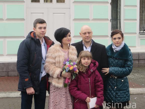 У День закоханих хмельничани поєднують серця і стають на весільний рушник на сайті vsim.ua У День закоханих хмельничани поєднують серця і стають на весільний рушник, фото №2 на сайті vsim.ua