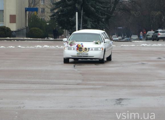У День закоханих хмельничани поєднують серця і стають на весільний рушник на сайті vsim.ua У День закоханих хмельничани поєднують серця і стають на весільний рушник, фото №4 на сайті vsim.ua