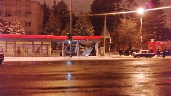 У Вінниці позашляховик в'їхав у зупинку Пирогова, фото №1 на сайті 20minut.ua