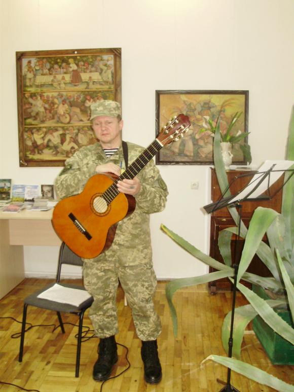 У Вінниці продавали книги, щоб допомогти бійцям АТО, фото №1 на сайті 20minut.ua