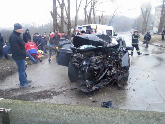 Жахливе ДТП на Тролейбусній: водій "Хонди" влетів у стовп (ОНОВЛЕНО), фото №1 на сайті 20minut.ua