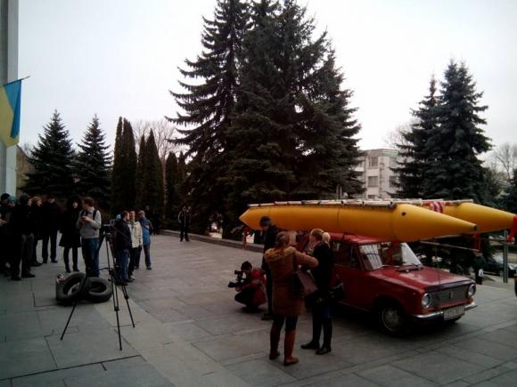 Активісти через ГЕС пікетують Тернопільську облраду, фото №4 на сайті 20minut.ua