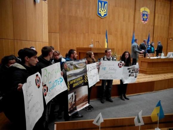 Активісти через ГЕС пікетують Тернопільську облраду, фото №5 на сайті 20minut.ua