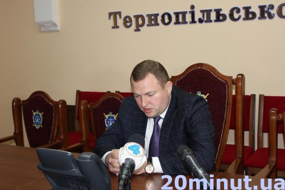 Активісти принесли обласному прокурору валізу з "діамантами" (ОНОВЛЕНО), фото №6 на сайті 20minut.ua