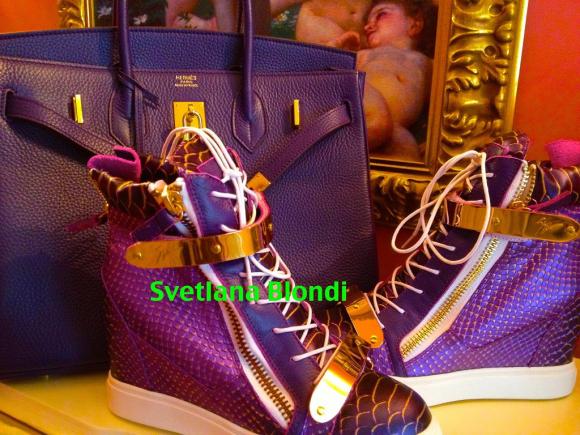 Блондинка Світлана на лабутенах, яка скандалила із поліцейськими, кажуть, з Козови, фото №1 на сайті 20minut.ua