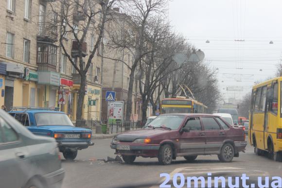 Через ДТП у центрі Тернополя великі затори, фото №1 на сайті 20minut.ua