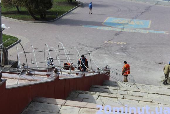 Фото дня: "Сльози Гронського" готують до відкриття сезону, фото №2 на сайті 20minut.ua