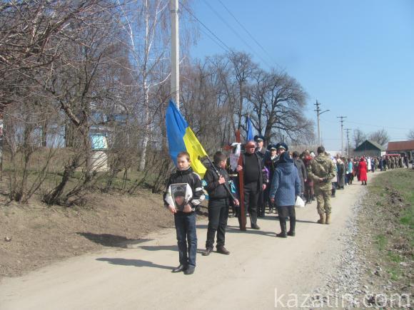 Козятинщина попрощалася із ще одним загиблим воїном АТО — Василем Осіпчуком (ОНОВЛЕНО), фото №11 на сайті 20minut.ua