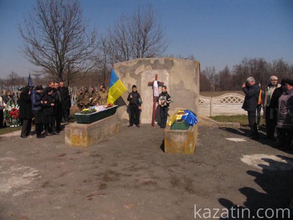 Козятинщина попрощалася із ще одним загиблим воїном АТО — Василем Осіпчуком (ОНОВЛЕНО), фото №13 на сайті 20minut.ua