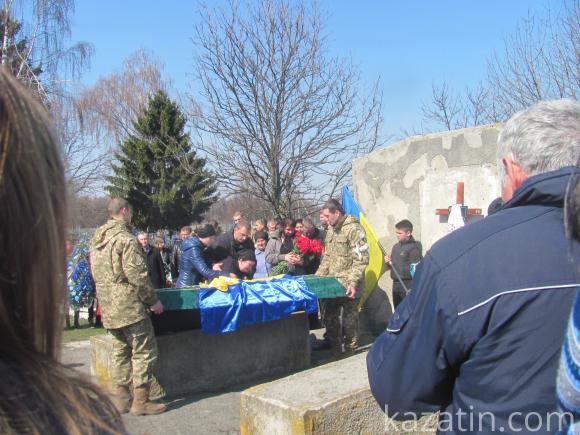 Козятинщина попрощалася із ще одним загиблим воїном АТО — Василем Осіпчуком (ОНОВЛЕНО), фото №17 на сайті 20minut.ua