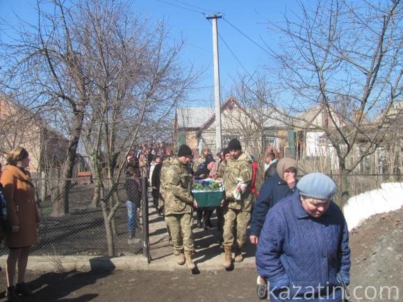 Козятинщина попрощалася із ще одним загиблим воїном АТО — Василем Осіпчуком (ОНОВЛЕНО), фото №4 на сайті 20minut.ua