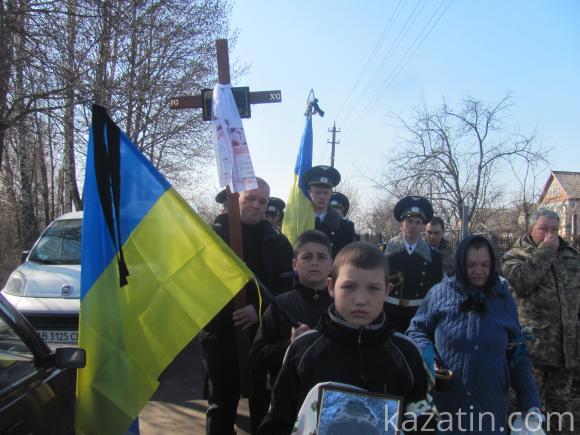 Козятинщина попрощалася із ще одним загиблим воїном АТО — Василем Осіпчуком (ОНОВЛЕНО), фото №5 на сайті 20minut.ua