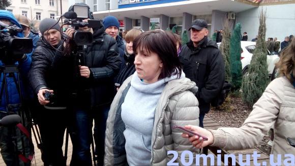 На Театральній збираються люди в камуфляжах, фото №4 на сайті 20minut.ua