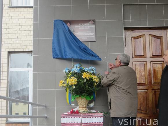 На відкритті пам'ятної дошки загиблому в АТО хмельничанину діти втрачали свідомість, фото №3 на сайті vsim.ua