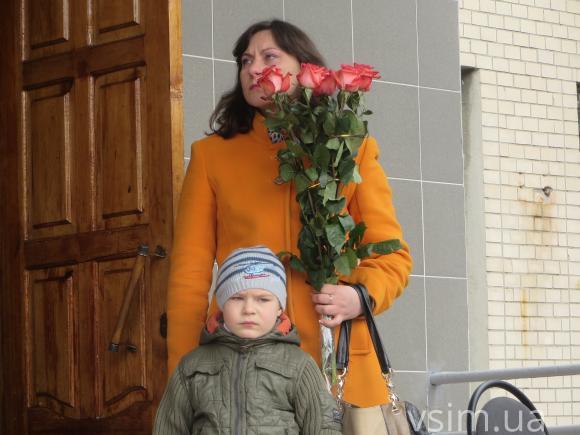 На відкритті пам'ятної дошки загиблому в АТО хмельничанину діти втрачали свідомість, фото №4 на сайті vsim.ua