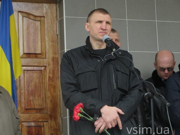На відкритті пам'ятної дошки загиблому в АТО хмельничанину діти втрачали свідомість, фото №5 на сайті vsim.ua