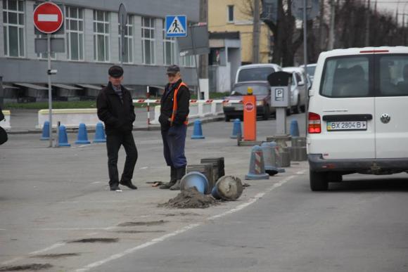 Парковки на привокзальній площі  у Хмельницькому скоро не стане, фото №2 на сайті vsim.ua