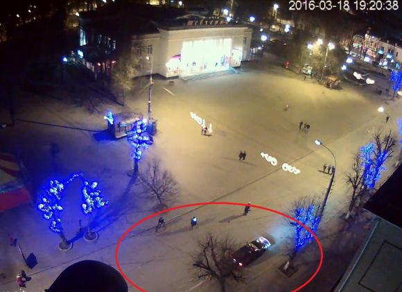 П’яний підполковник на службовому авто збив клумбу і виїхав на пішохідну частину, фото №1 на сайті vsim.ua