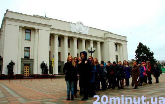 Школярі з Житомирської області побували у Верховній раді на сайті 20minut.ua Школярі з Житомирської області побували у Верховній раді, фото №1 на сайті 20minut.ua