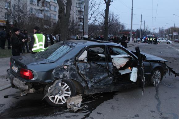 Смертельна аварія на Пирогова: Дві машини розбиті вщент, один загиблий (ФОТО, ВІДЕО), фото №2 на сайті 20minut.ua