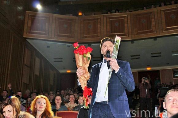 Співак Андрій Клименко зібрав у залі аншлаг. Кошти з концерту - на благодійність, фото №10 на сайті vsim.ua