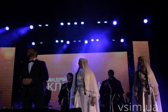 Співак Андрій Клименко зібрав у залі аншлаг. Кошти з концерту - на благодійність, фото №8 на сайті vsim.ua