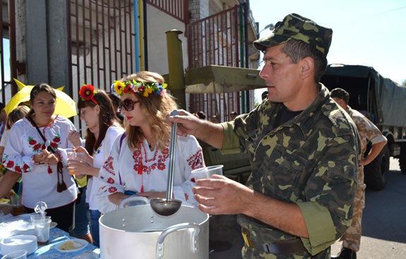 Тарас Сич врятував у Дебальцево донецького. Той їде у Вінницю подякувати рідним за порятунок, фото №3 на сайті 20minut.ua