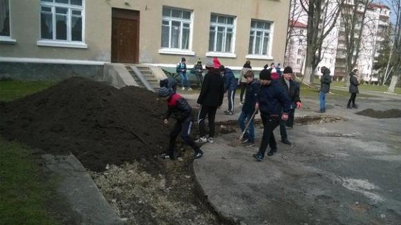 У Тернополі на території школи роблять дендрарій (ОНОВЛЕНО), фото №3 на сайті 20minut.ua